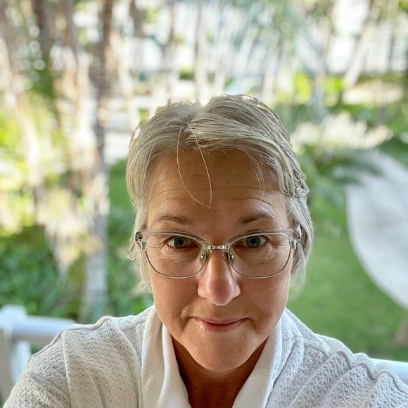 Meet your Posher, Juliana - Picture 1 of 1